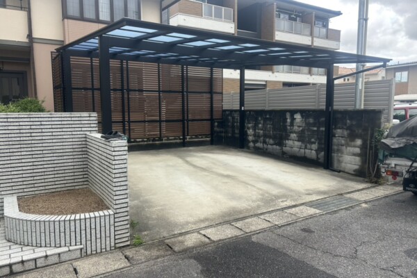 滋賀県M様邸の【LIXIL フーゴ57-54 カーポート・フェンス設置工事】を施工させていただきました